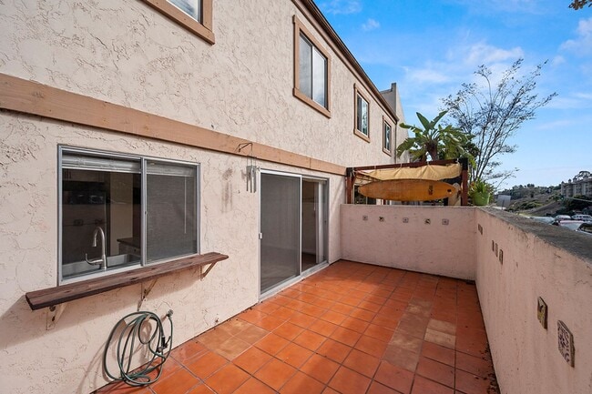 Building Photo - Spacious 4-Bedroom 2.5-Bathroom Townhome 50% Off 1st Month!