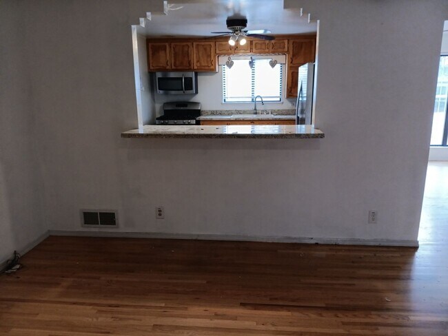 Building Photo - 9825 Robin Ave NE
