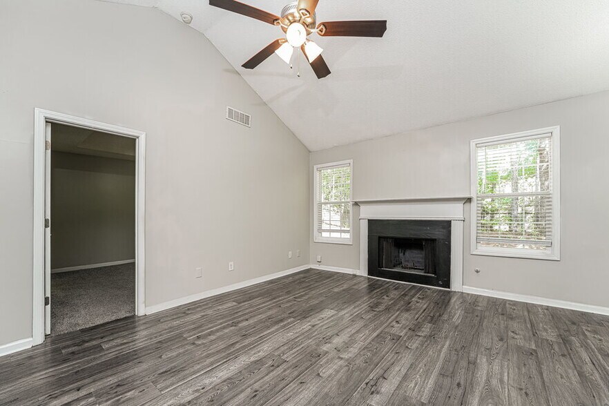 Building Photo - 2404 Rambling Way