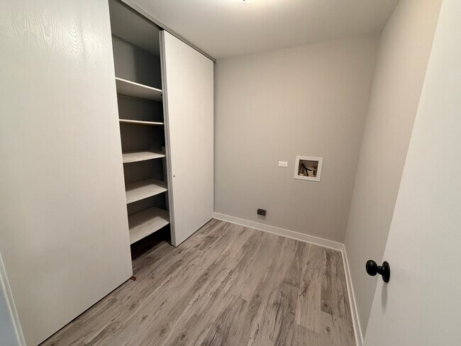 Building Photo - 1460 Stonebridge Cir