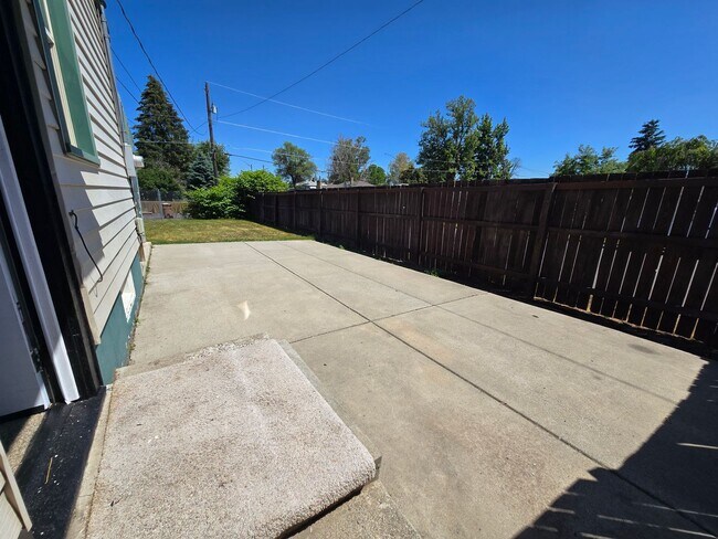 Building Photo - Beautiful North Side Home! Available Now!