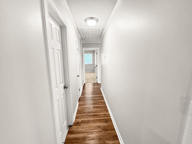 Building Photo - Nice 3 Bedroom Ranch