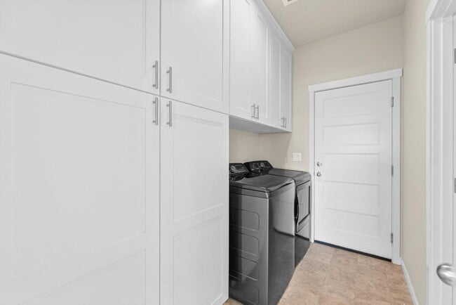 Building Photo - Modern Yelm Home Near JBLM | 3 Bed, 2.25 B...