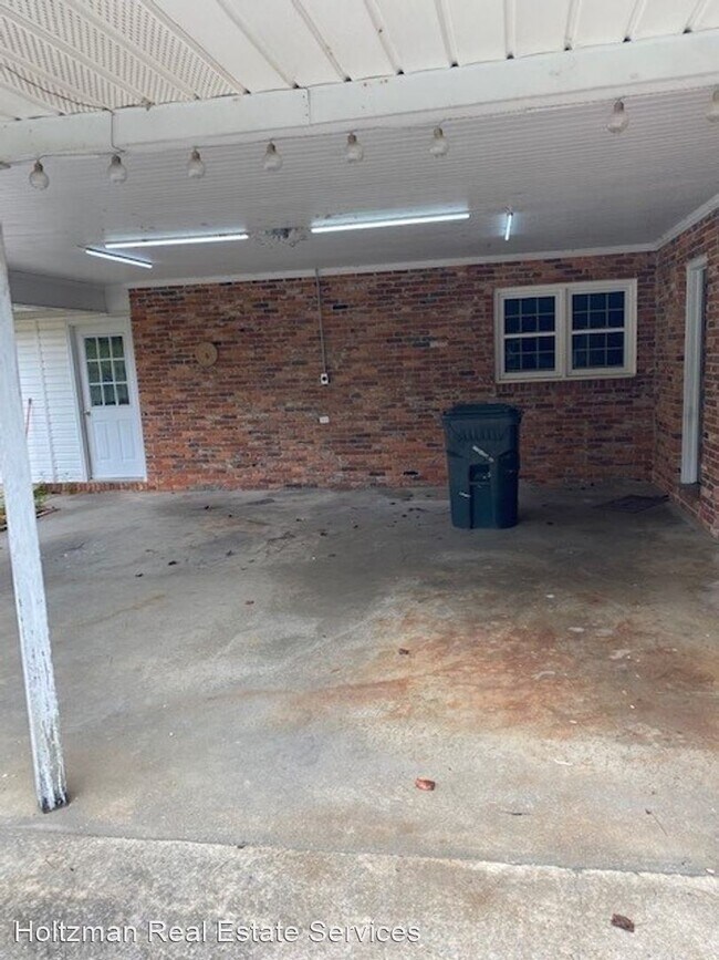 Building Photo - 4 br, 3 bath House - 323 Loves Chapel Road