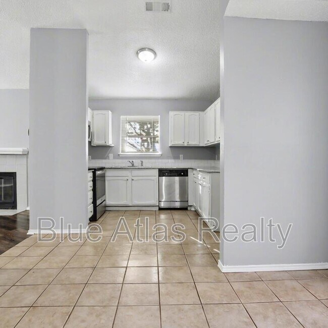 Building Photo - 1009 W Hills Terrace