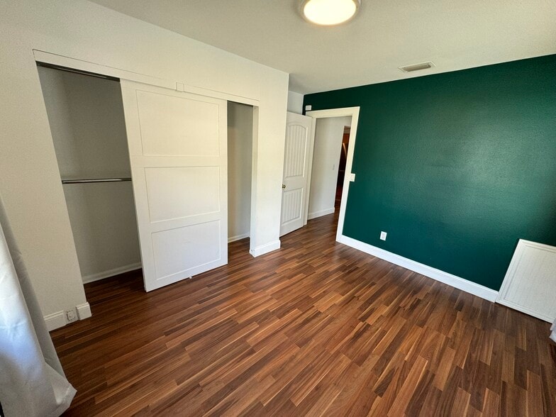 Building Photo - 212 W North Bay St