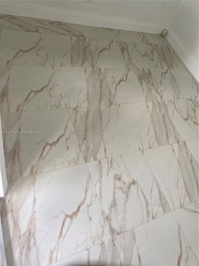 Building Photo - 2122 NW 5th St