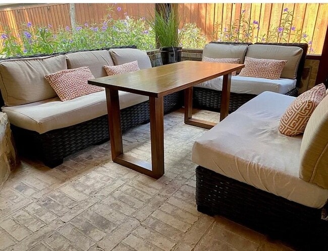 Building Photo - 5820 Palo Pinto Ave