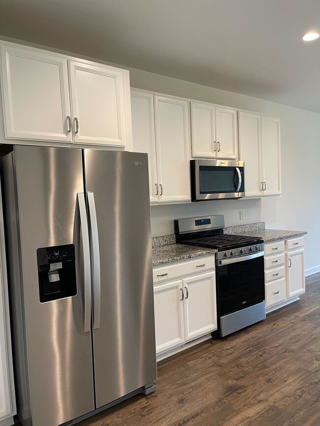 Building Photo - Spacious Home in Westhill Community