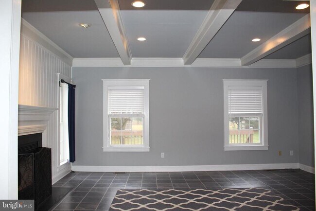 Building Photo - 176 S Patricia Dr