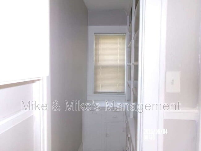 Building Photo - 1126 S 56th St