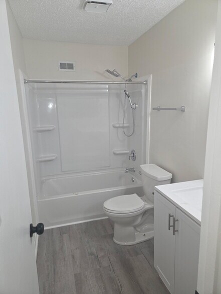 Building Photo - 583 Winding Creek Rd