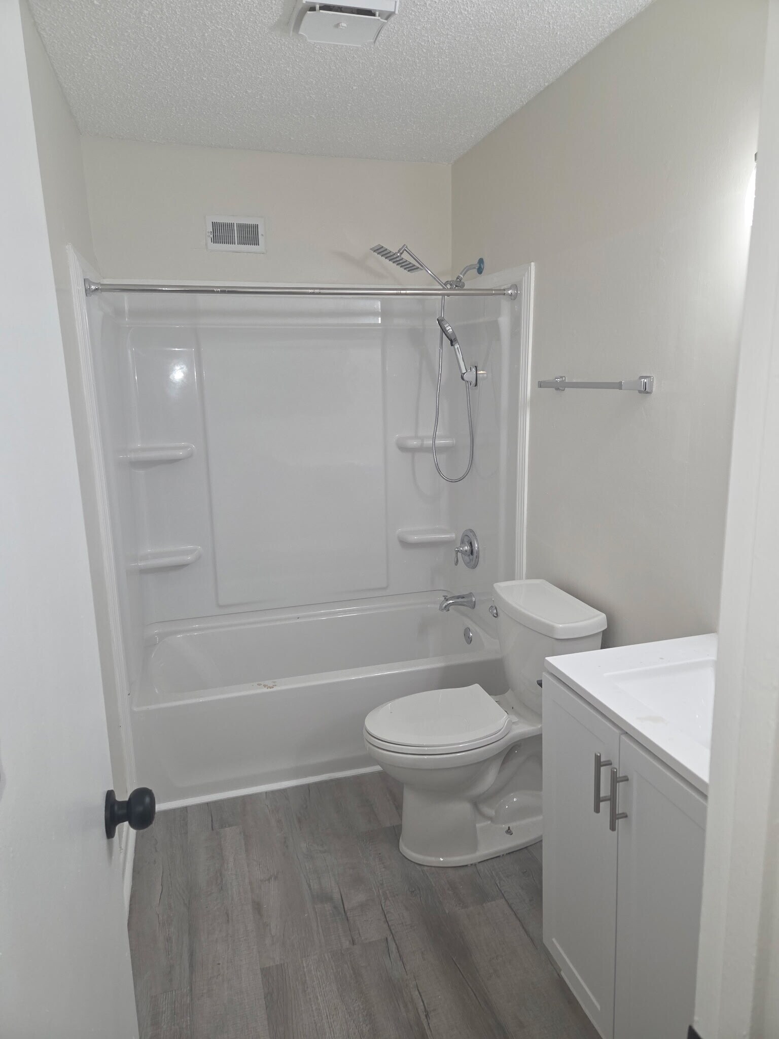 Building Photo - 583 Winding Creek Rd