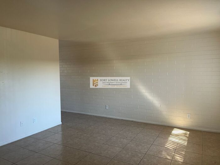 Building Photo - 4350 E Fairmount St