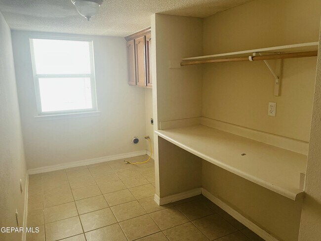 Building Photo - 1513 Prickley Pear Dr