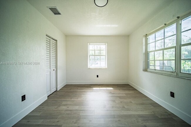 Building Photo - 533 NE 67th St