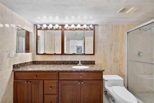 Building Photo - 3600 Mystic Pointe Dr