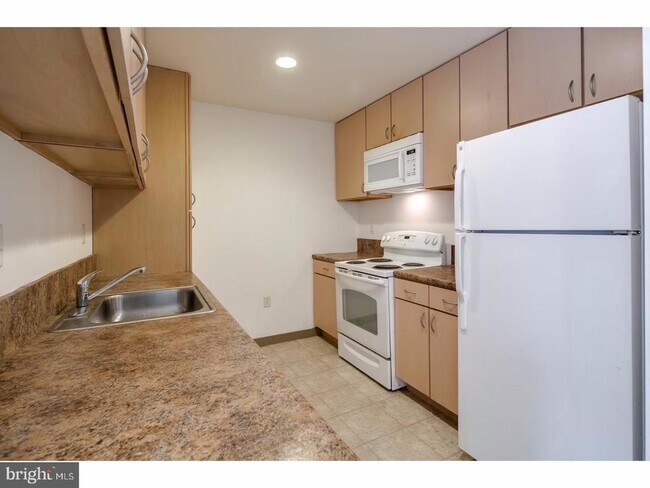 Building Photo - 815 Arch St