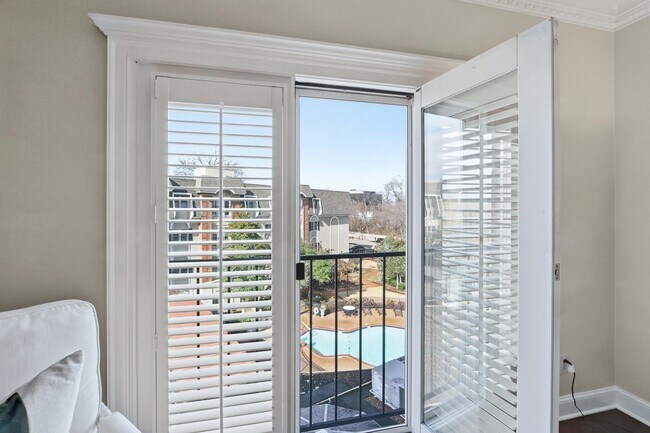 Building Photo - 5400 Park Ave