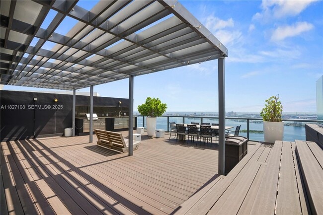 Building Photo - 650 NE 32nd St