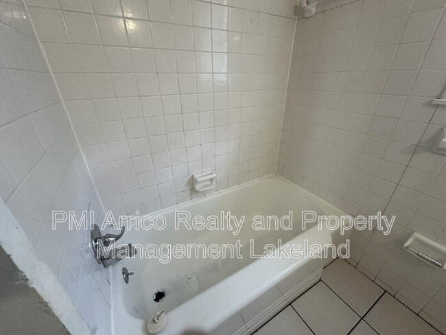 Building Photo - 722 W Central Ave