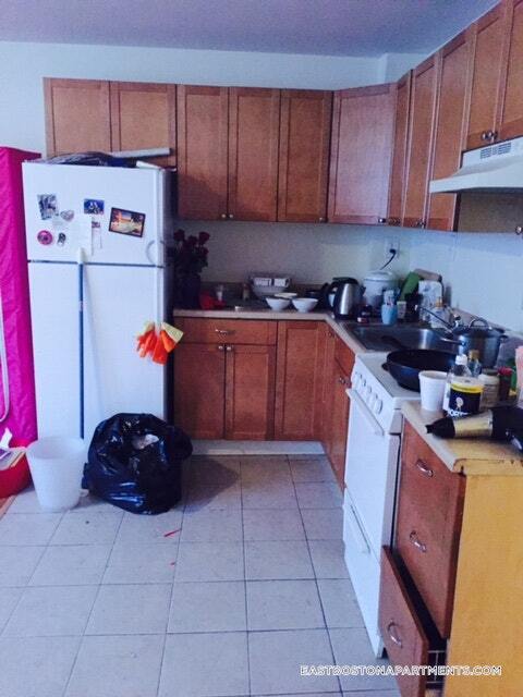 Building Photo - 210 Maverick St