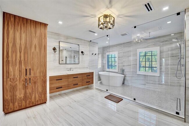 Building Photo - 1744 SE 9th St