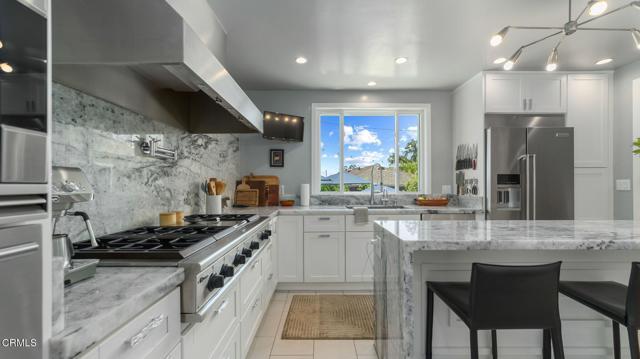 Building Photo - 2030 N Altadena Dr