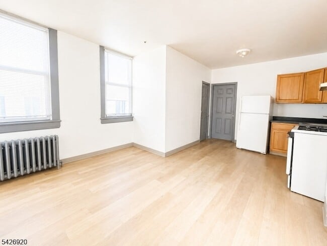 Building Photo - 840 Mt Prospect Ave