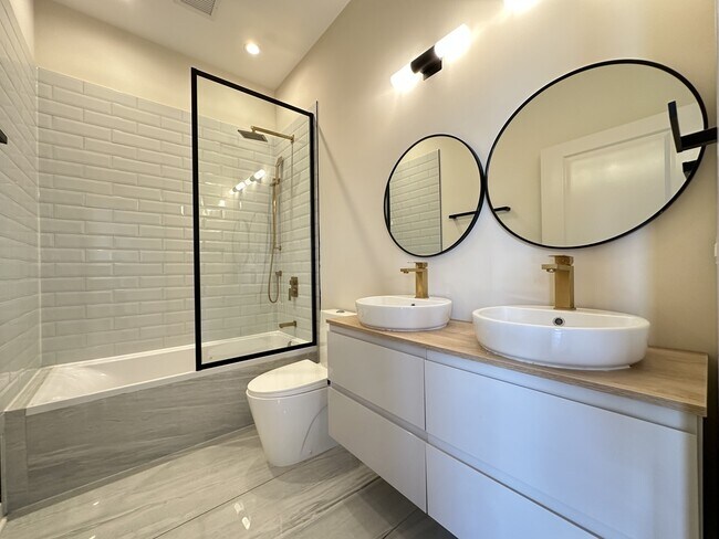 Building Photo - 6340 W Belmont Ave