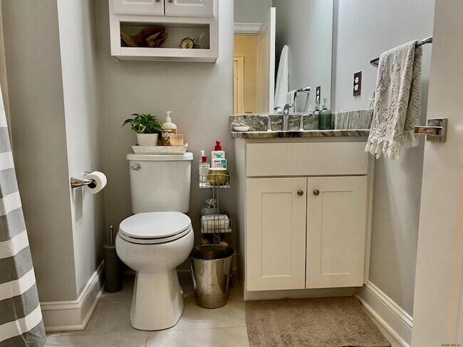 Building Photo - 77 Van Dam St