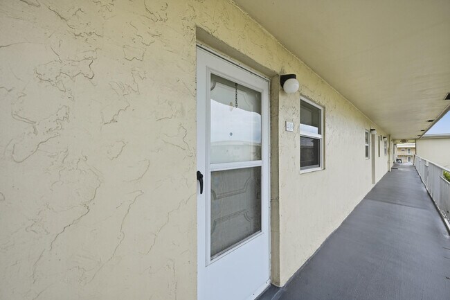 Building Photo - 130 NE 26th Ave