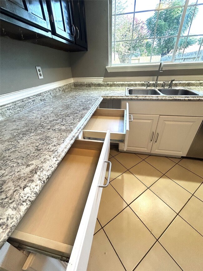 Building Photo - 2715 Spring Canyon Ct