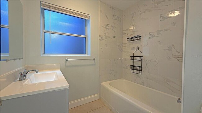 Building Photo - 1311 Hillcrest Dr