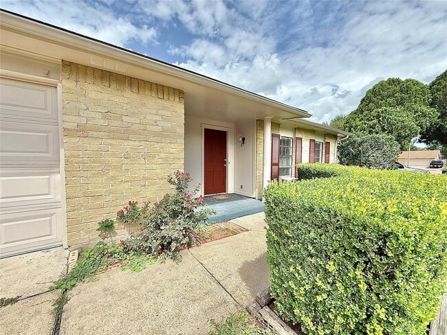 Building Photo - 7111 El Sereno Dr