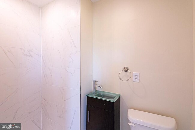 Building Photo - 527 S 21st St