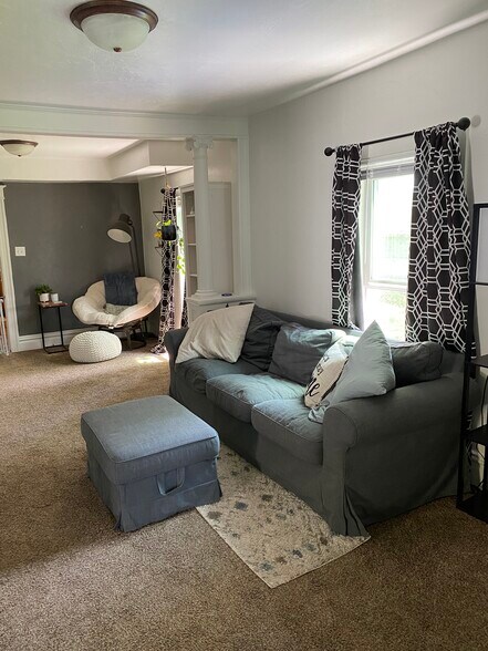 Building Photo - 410 Dakota St