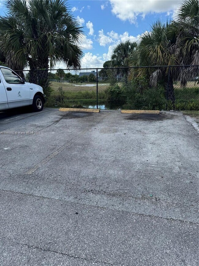 Building Photo - 3710 NW 21st St