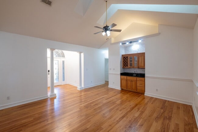 Building Photo - 3510 Gardenview Way