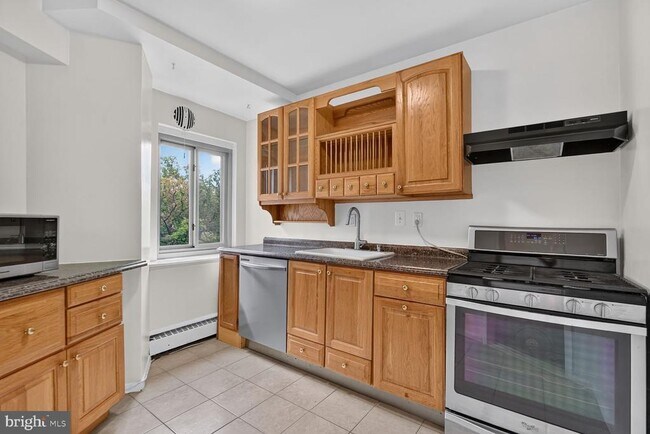 Building Photo - 4200 Cathedral Ave NW