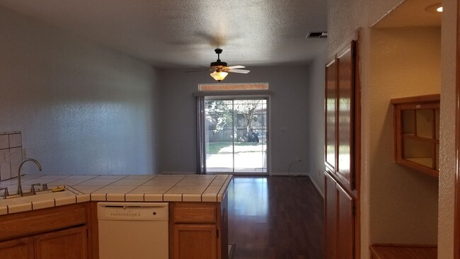 Building Photo - Beautiful 4 bedroom/2.5 bath South Davis Home!