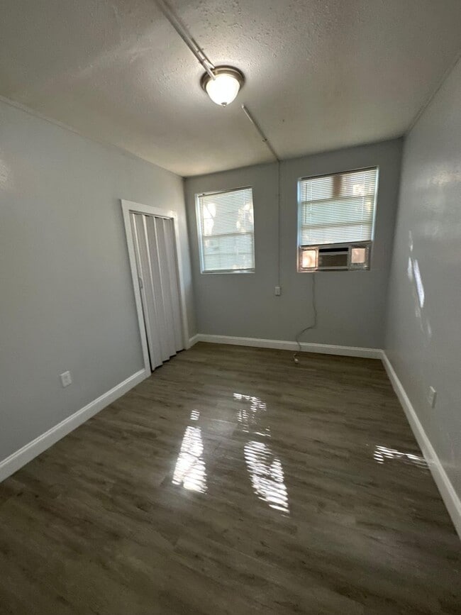 Building Photo - Fully Renovated 2/1-Single Family  Available for Immediate Rent!