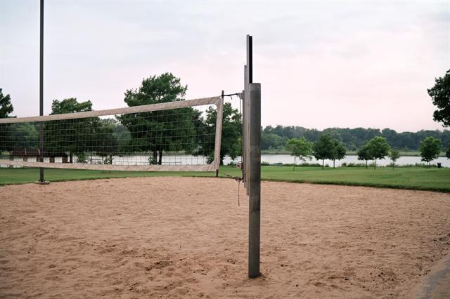 Building Photo - 2036 Country Club Dr