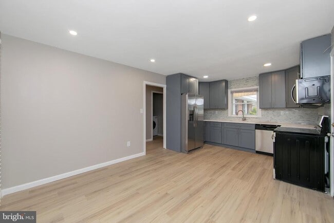 Building Photo - 2 S Sunset Rd