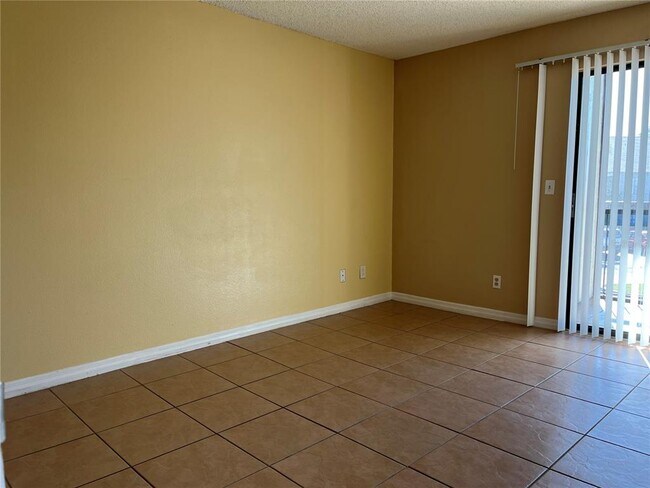 Building Photo - 2131 Cascades Blvd
