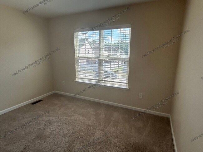 Building Photo - 1331 Lombar St