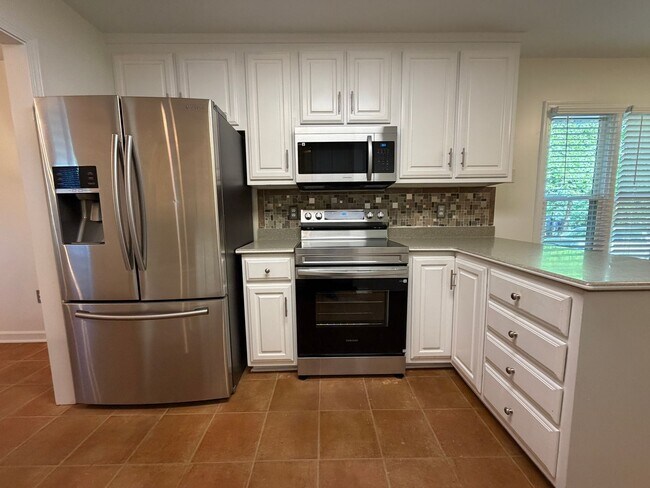 Building Photo - Beautiful Pet-Friendly, 3 Bedroom, 2 Bath House in Bogart, Georgia on 1-acre lot