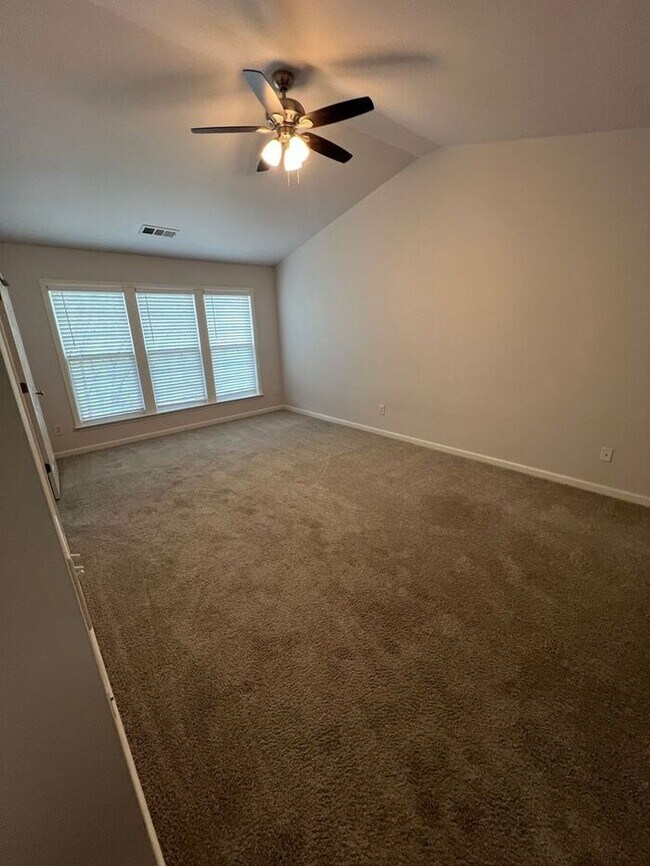 Building Photo - NOW READY!!! 3 bed 2.5 bath townhome in Duluth!