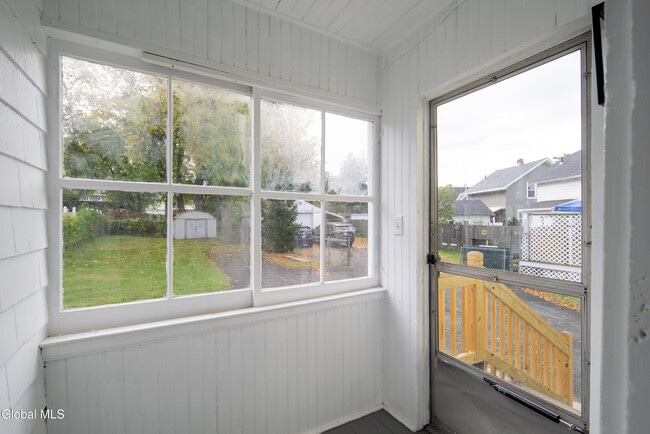 Building Photo - 364 Altamont Ave