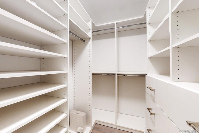 Building Photo - 641 5th Ave